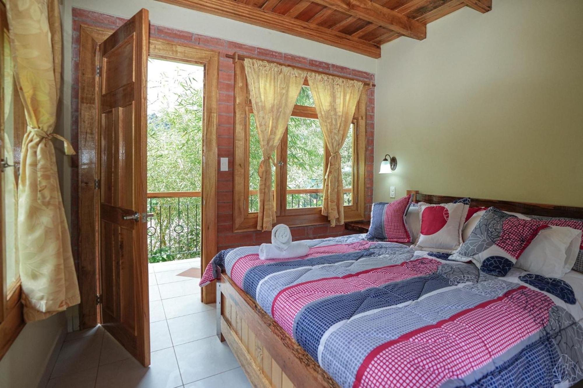 Casa Del Rio En Mindo Bed & Breakfast Ngoại thất bức ảnh