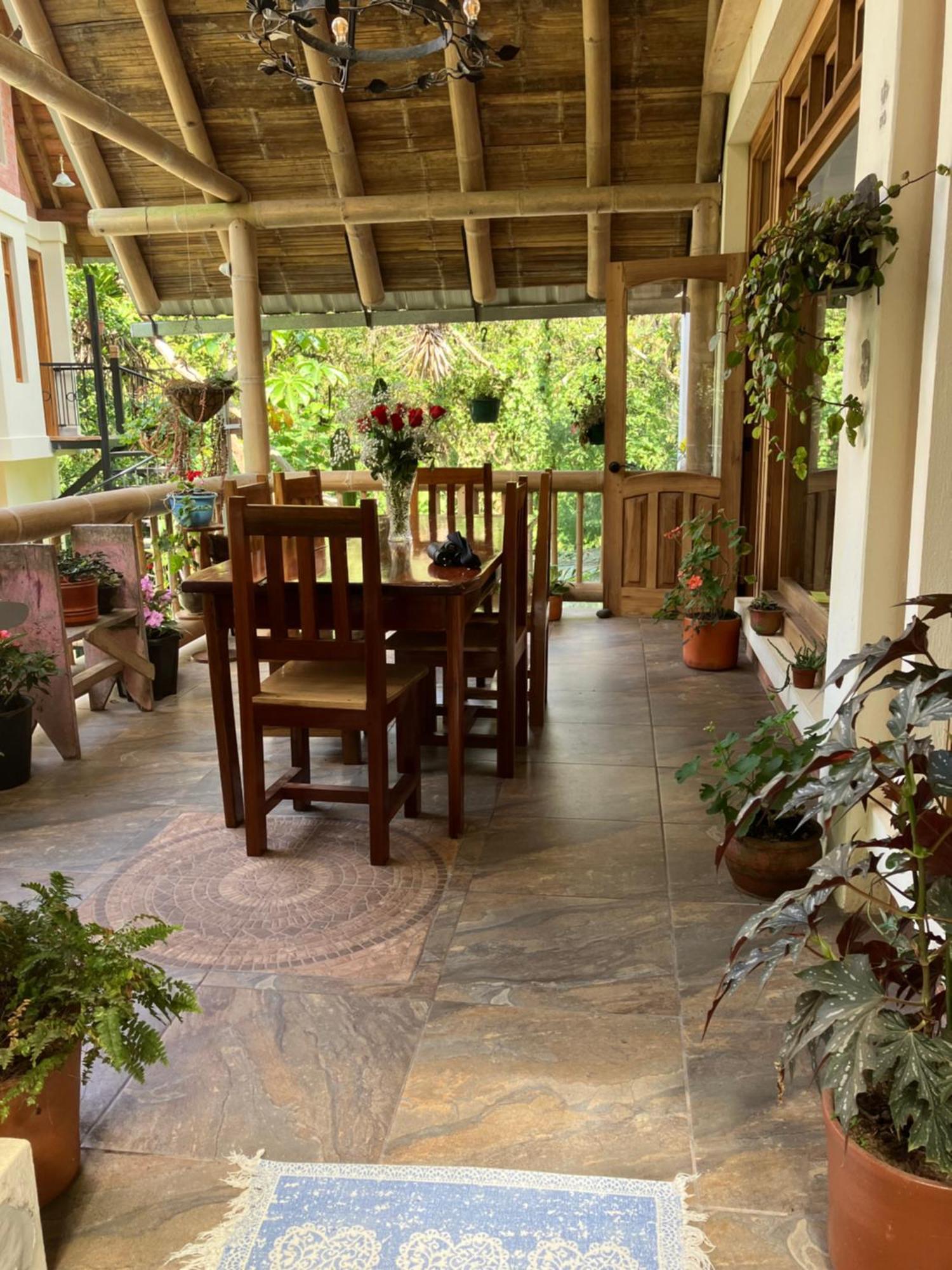 Casa Del Rio En Mindo Bed & Breakfast Ngoại thất bức ảnh