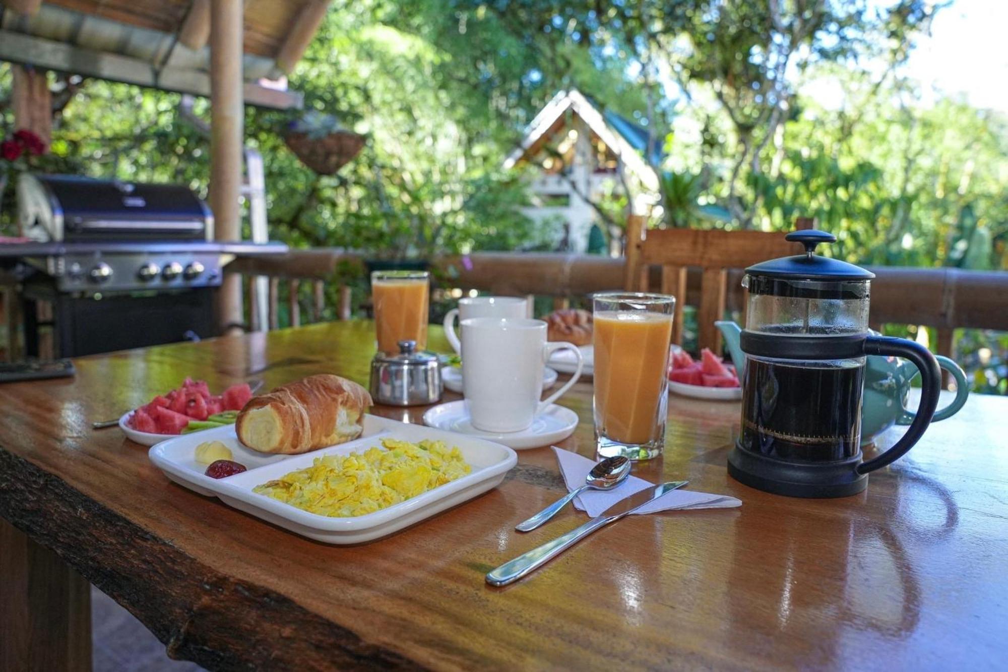 Casa Del Rio En Mindo Bed & Breakfast Ngoại thất bức ảnh
