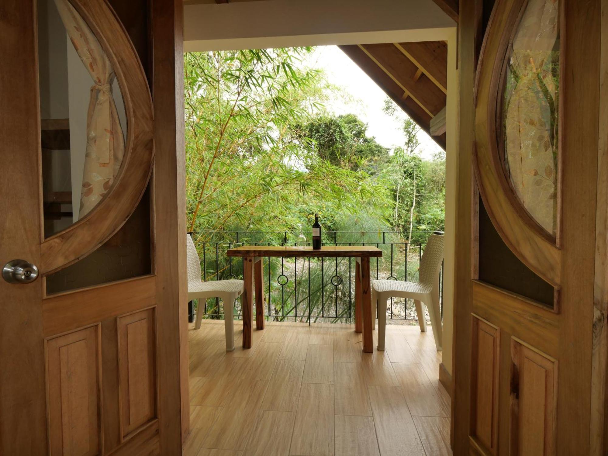 Casa Del Rio En Mindo Bed & Breakfast Ngoại thất bức ảnh
