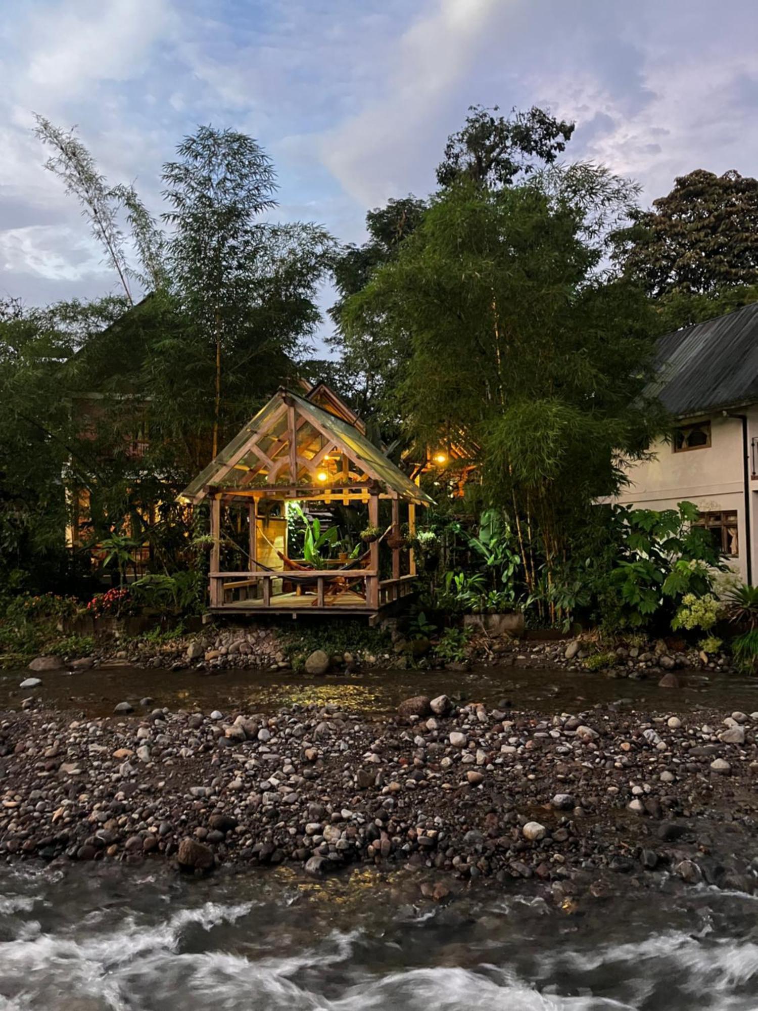 Casa Del Rio En Mindo Bed & Breakfast Ngoại thất bức ảnh