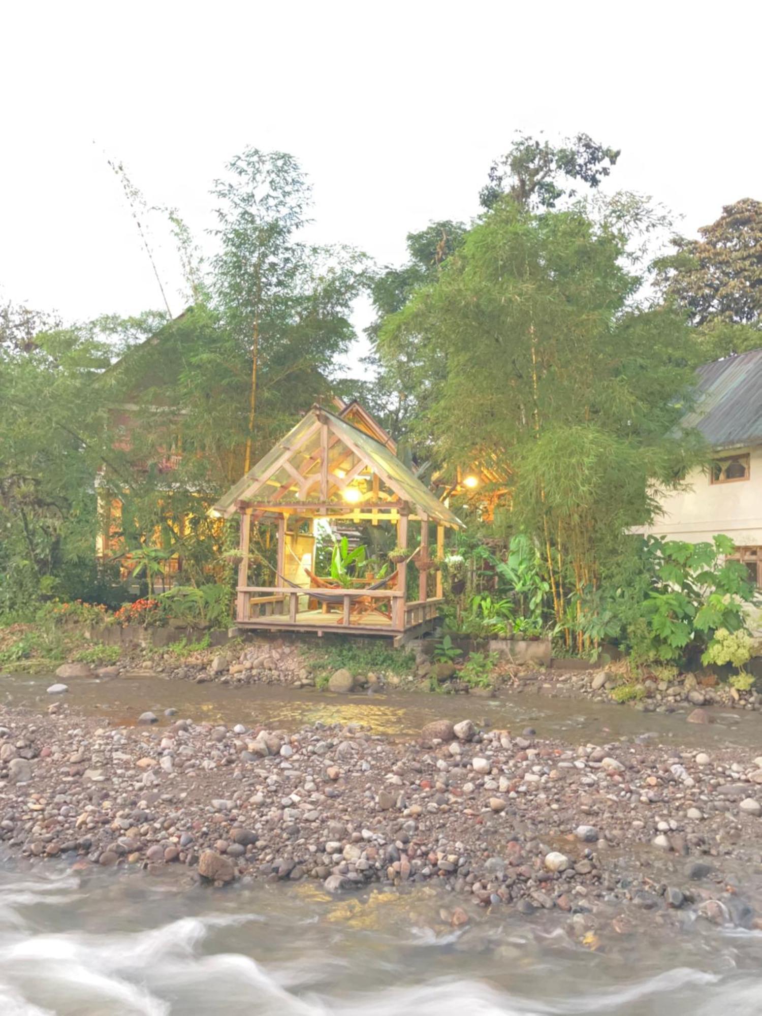 Casa Del Rio En Mindo Bed & Breakfast Ngoại thất bức ảnh